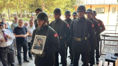 Beşbinevler 75. Yıl Mahallesi sakinlerinden, Demir Çelik emeklisi ve Kıbrıs
