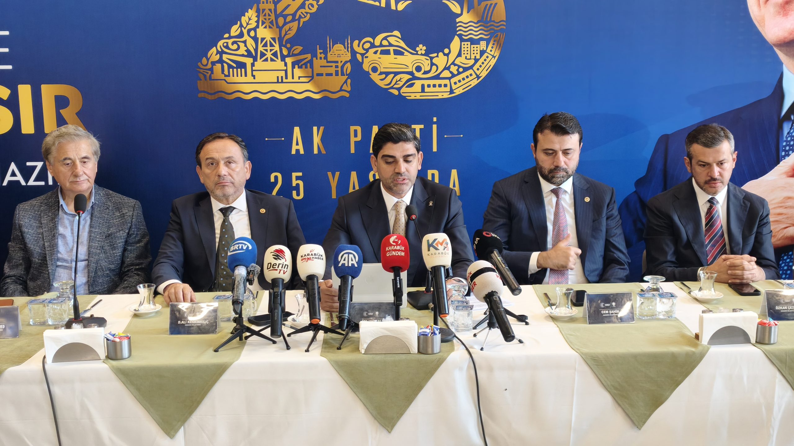 Karabük‘te AK Parti’nin 25. kuruluş yıl dönümü dolayısıyla program gerçekleştirildi.