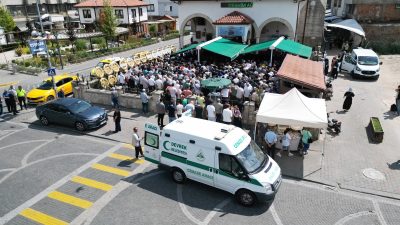 İstanbul’un Beykoz ilçesinde hafriyat kamyonu ile otomobilin çarpışması sonucu ağır