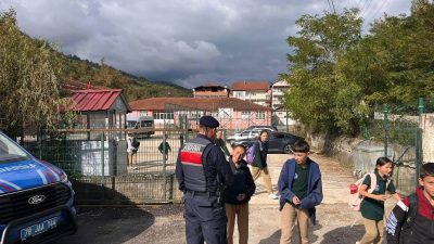 Karabük'te, emniyet ve jandarma ekipleri, öğrencilerin huzur ve güven içerisinde