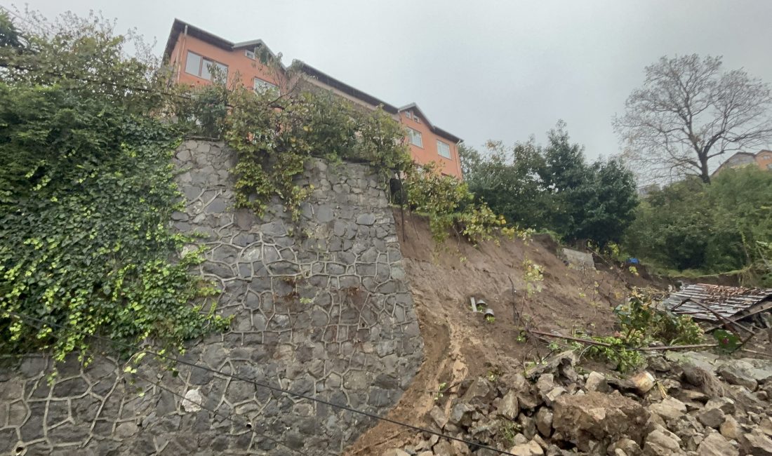 Zonguldak'ın Ereğli ilçesinde şiddetli yağışların ardından heyelanın meydana geldiği bölgedeki