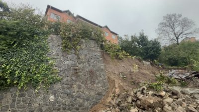 Zonguldak'ın Ereğli ilçesinde şiddetli yağışların ardından heyelanın meydana geldiği bölgedeki